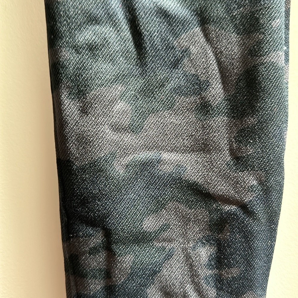 Spanx women’s camo leggings - Picture 4 of 5